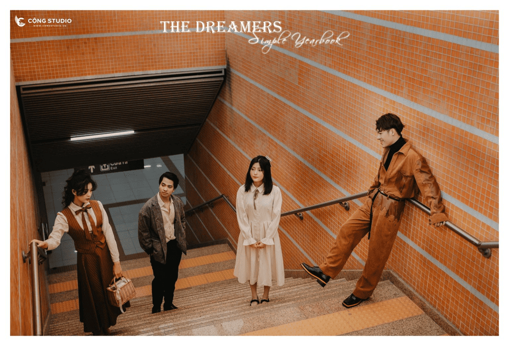 Góc chụp cầu thang bộ và bức tường gạch mosaic độc đáo (Nguồn: Cộng Studio)